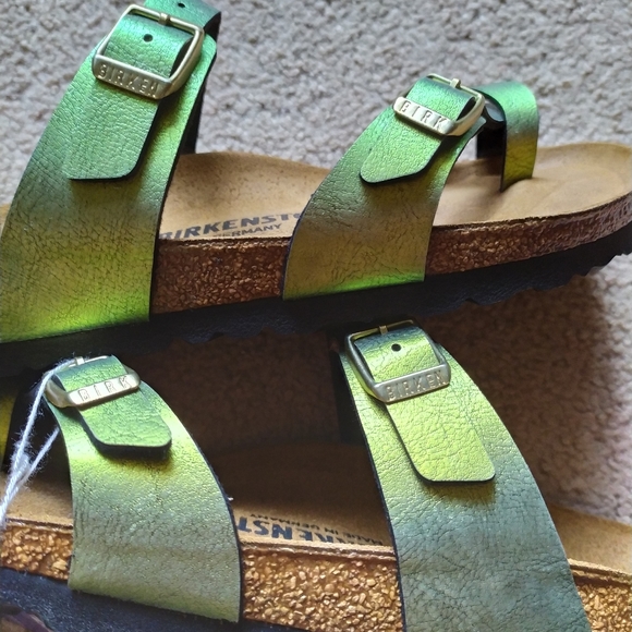 Birkenstock Mayari
Graceful Gemm Gold Sandal NWT - Picture 8 of 12